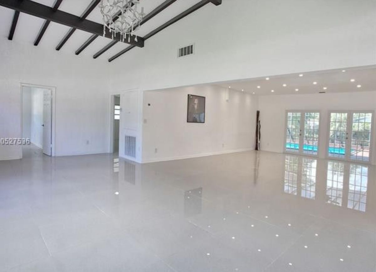 17100 NE 22 Av, North Miami FL 33160